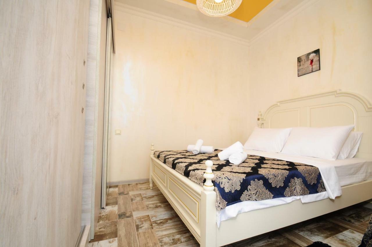 Apartments With A View Of The Trinity Holy Batumi Bagian luar foto
