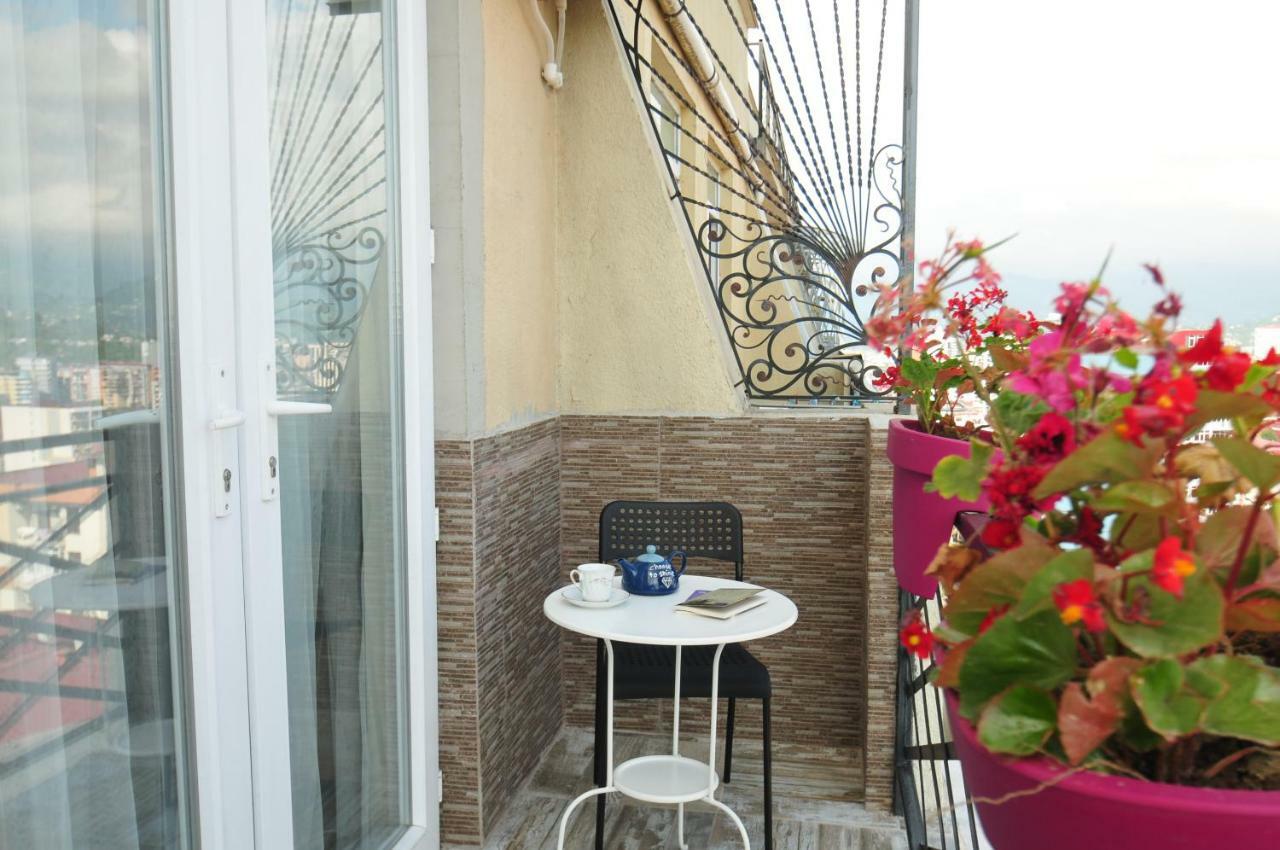Apartments With A View Of The Trinity Holy Batumi Bagian luar foto