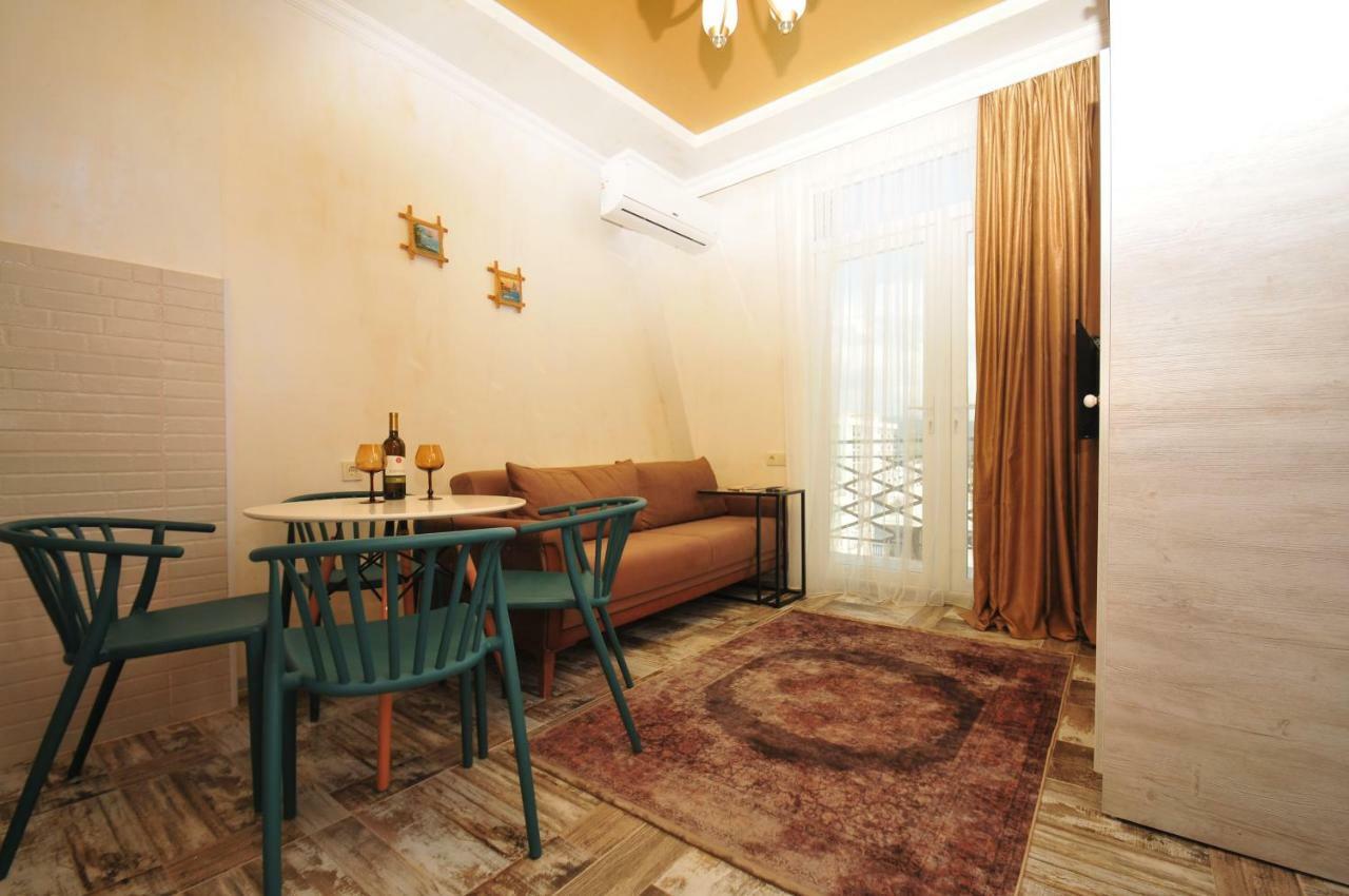 Apartments With A View Of The Trinity Holy Batumi Bagian luar foto