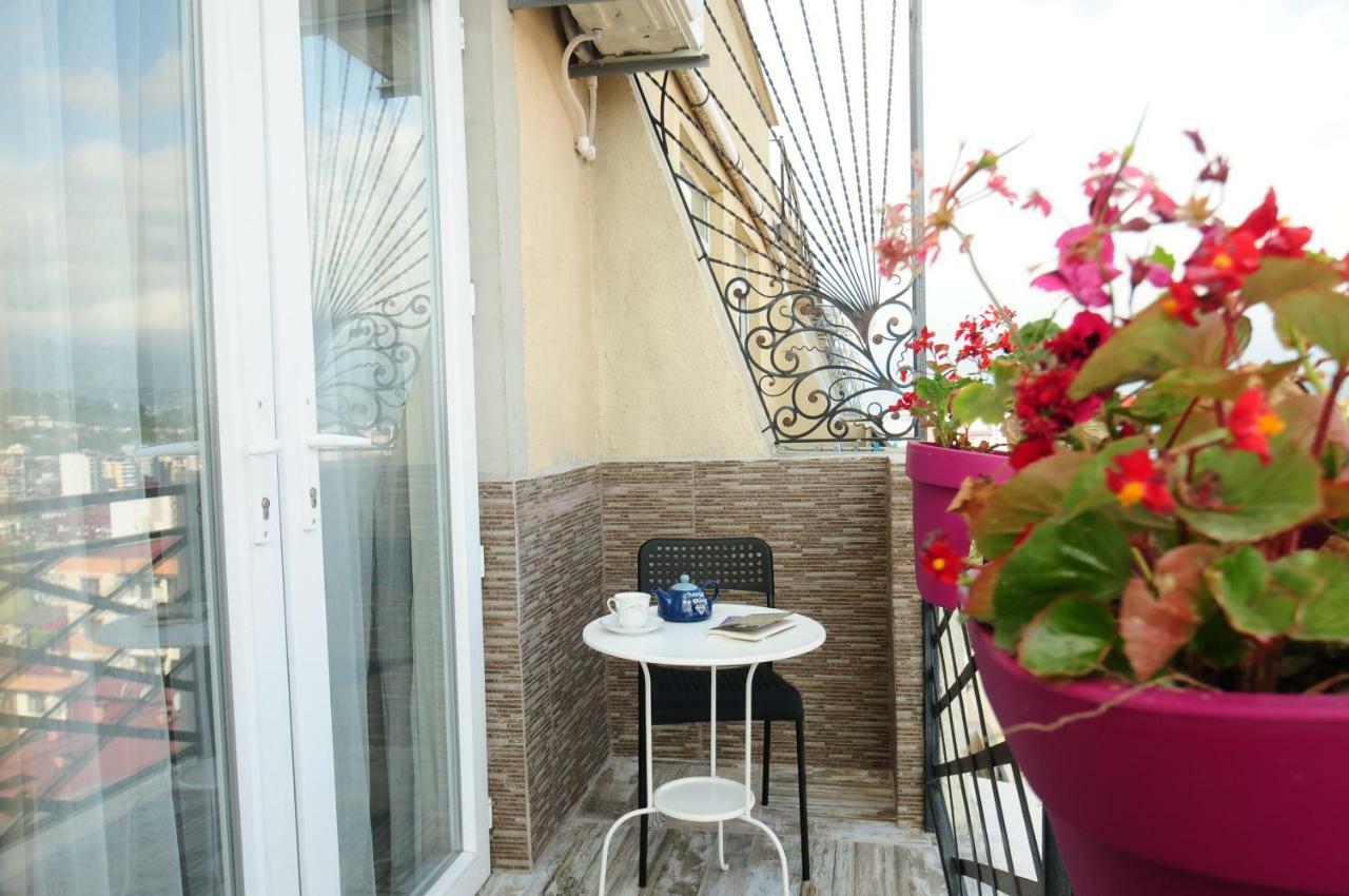 Apartments With A View Of The Trinity Holy Batumi Bagian luar foto