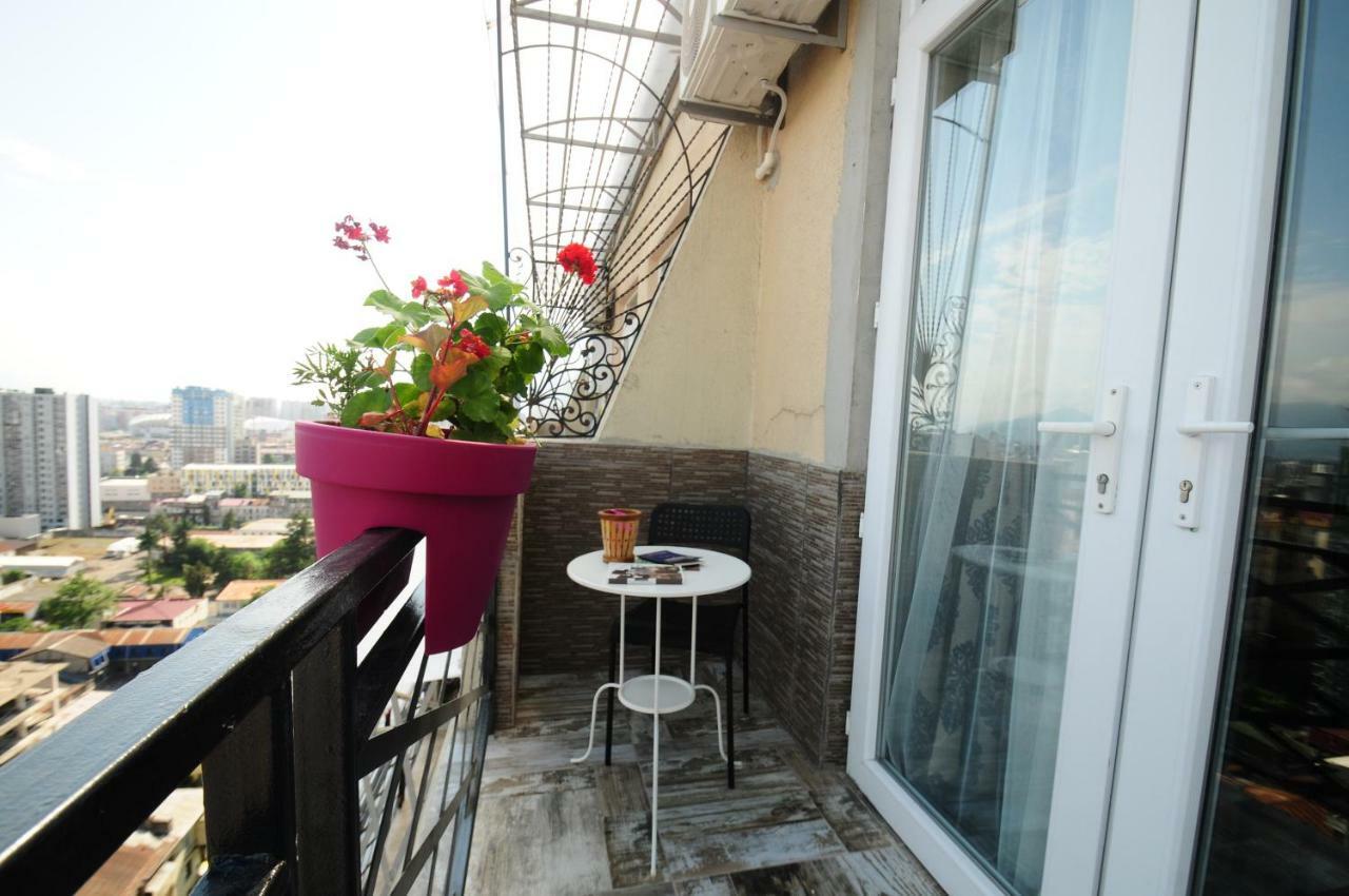 Apartments With A View Of The Trinity Holy Batumi Bagian luar foto